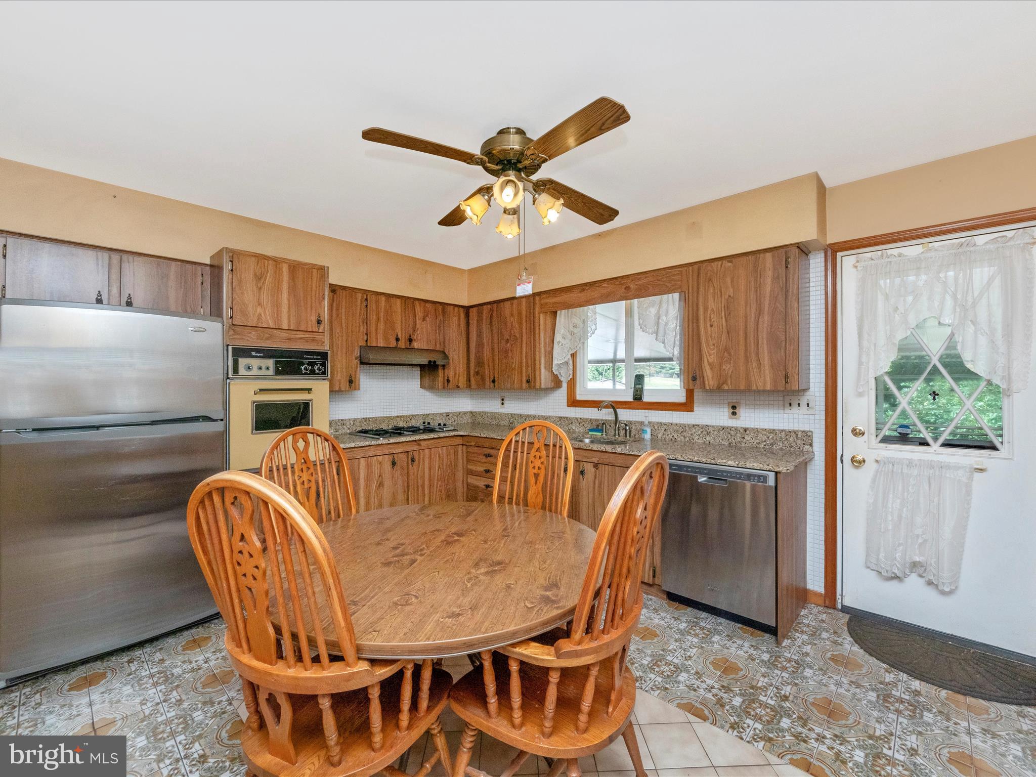 407 Dale Avenue Baltimore, MD 21206 - Photo 8 of 44 Kitchen