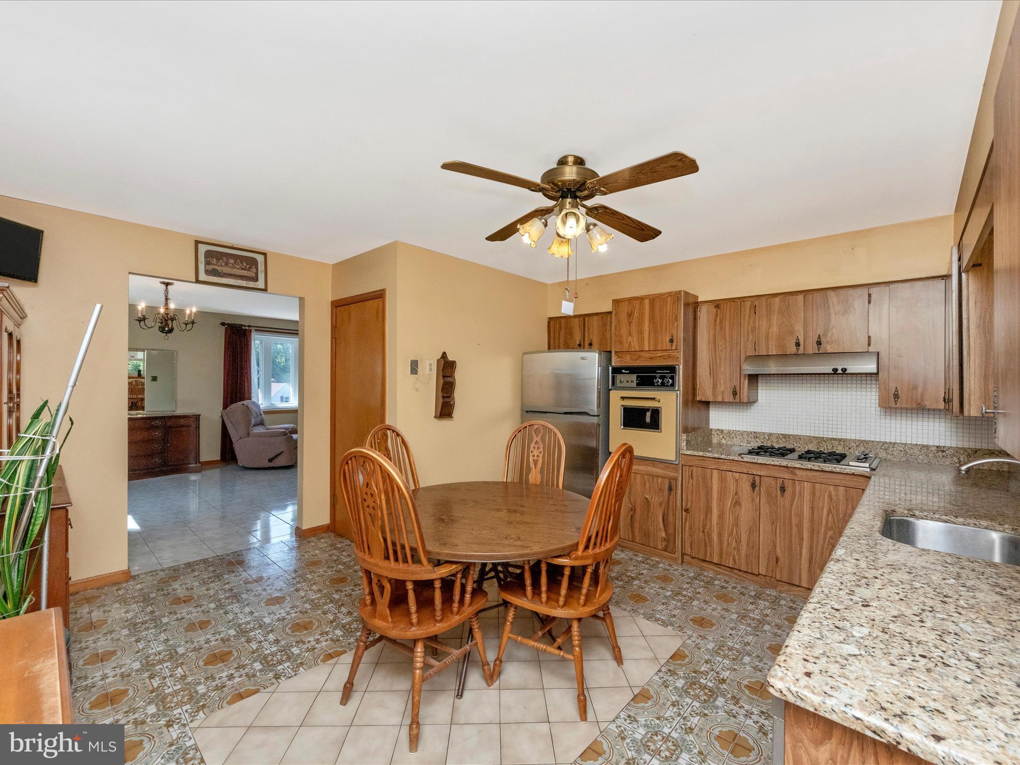 407 Dale Avenue Baltimore, MD 21206 - Photo 9 of 44 Kitchen