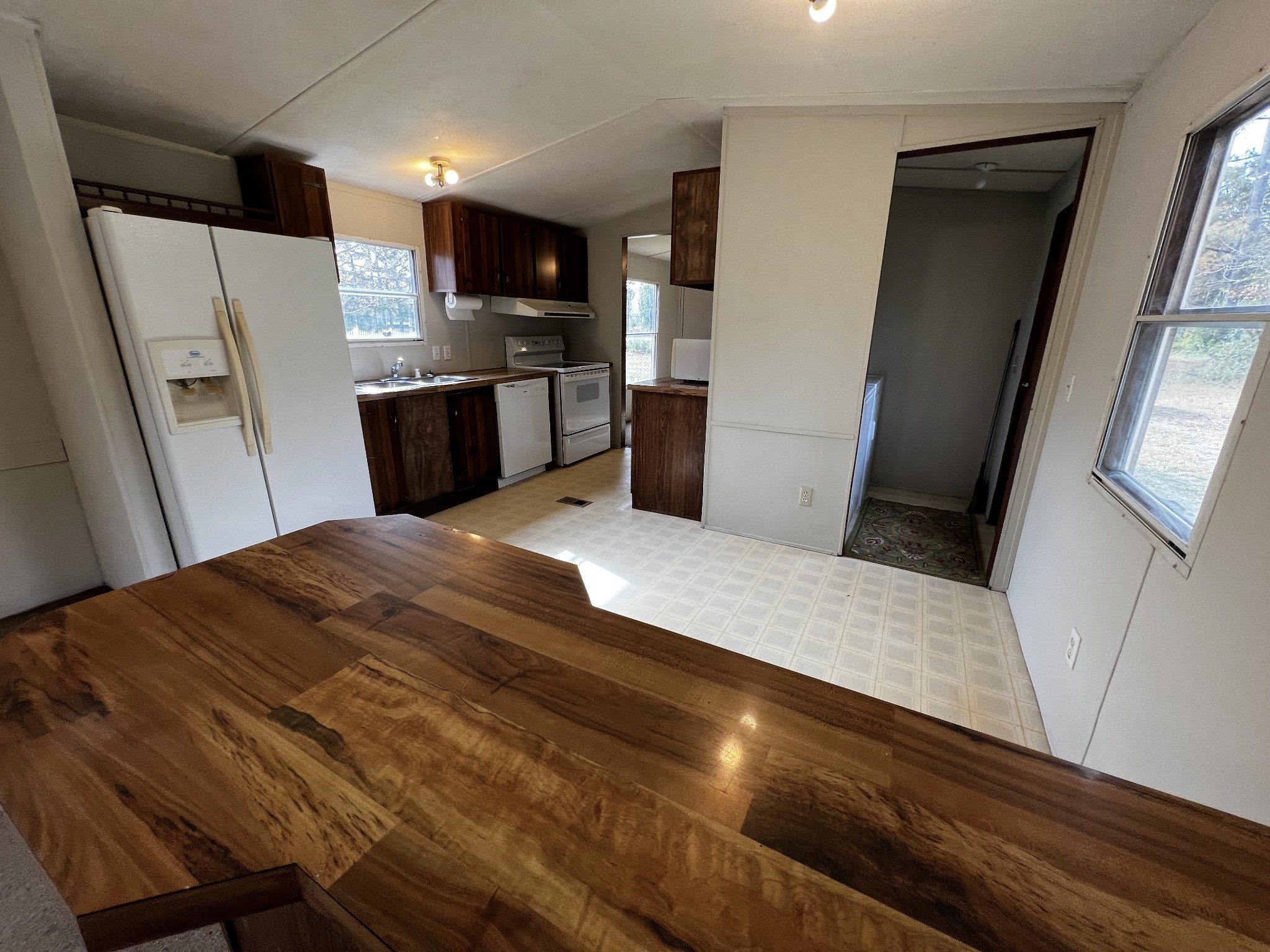 1244 Taylor Road Manchester, TN 37355 - Photo 6 of 14 a kitchen with stainless steel appliances a refrigerator and a microwave
