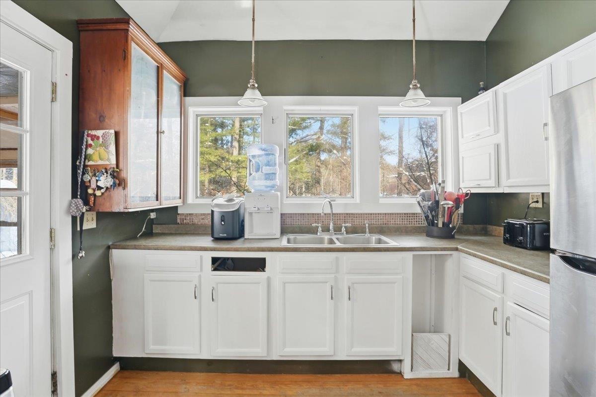 405 Upland Street Manchester, NH 03102 - Photo 8 of 29