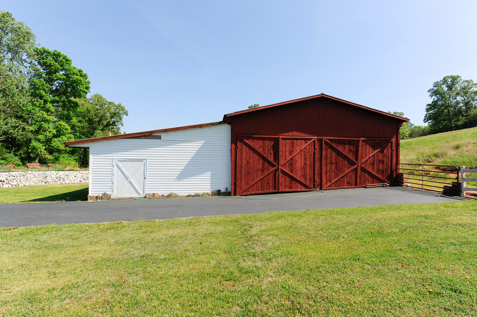 1037 Thompson Bridge Road Maryville, TN 37801 - Photo 8 of 33 23a - barn