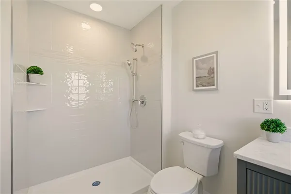 $550,000 | 85 Bayview Avenue, Unit 2, Bristol, RI 02809