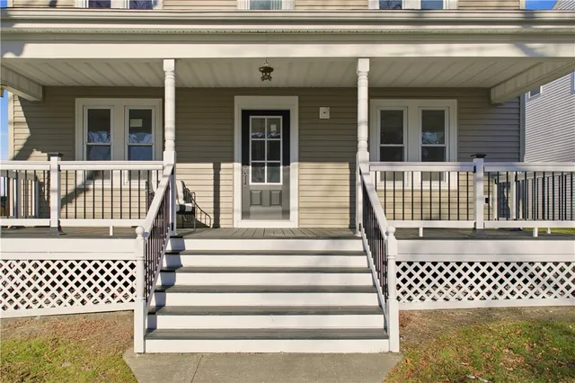 $550,000 | 85 Bayview Avenue, Unit 2, Bristol, RI 02809