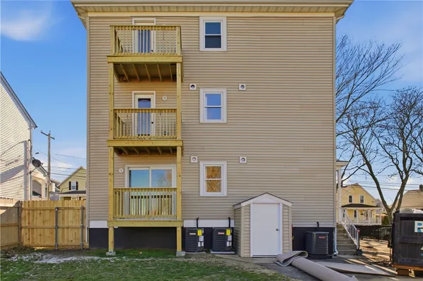 $550,000 | 85 Bayview Avenue, Unit 2, Bristol, RI 02809