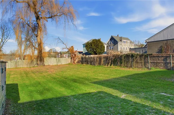 $550,000 | 85 Bayview Avenue, Unit 2, Bristol, RI 02809