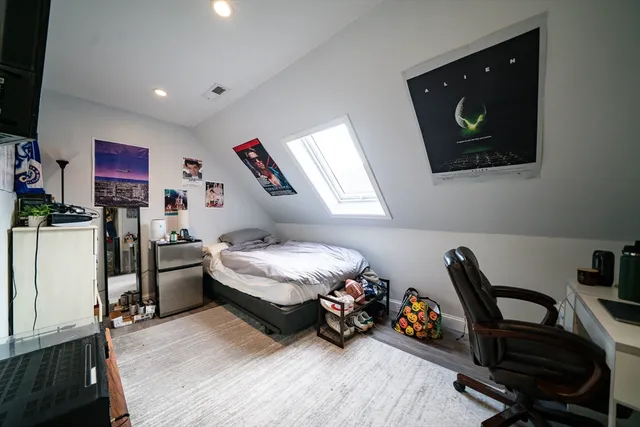 $6,850 | 137 Centre Street, Unit 3, Boston, MA 02119