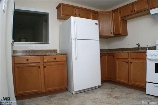 25115 Rosenbusch Boulevard Warren, MI 48089 - Photo 6 of 13 5.JPG