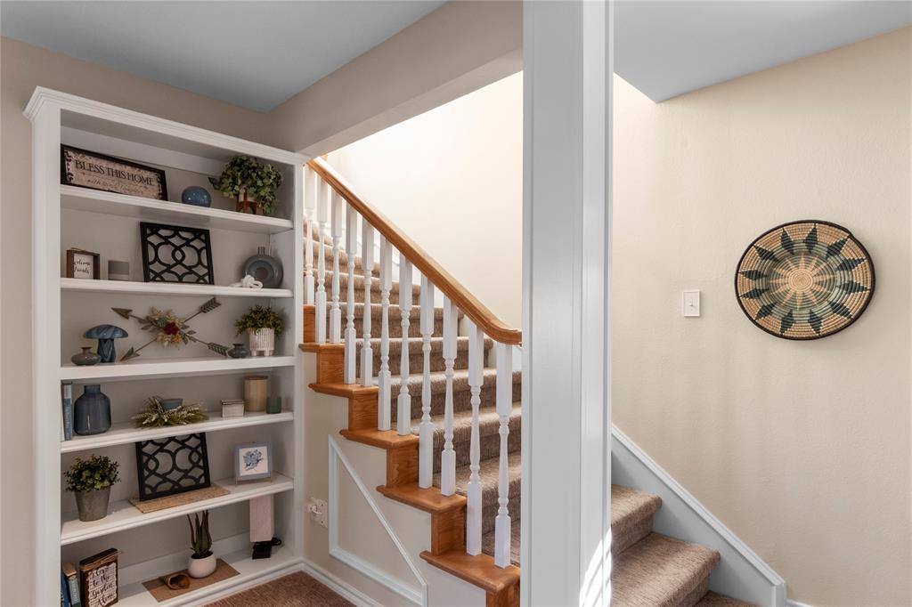 313 Sundown Trail Tool, TX 75143 - Photo 14 of 39 a view of entryway with wooden floor