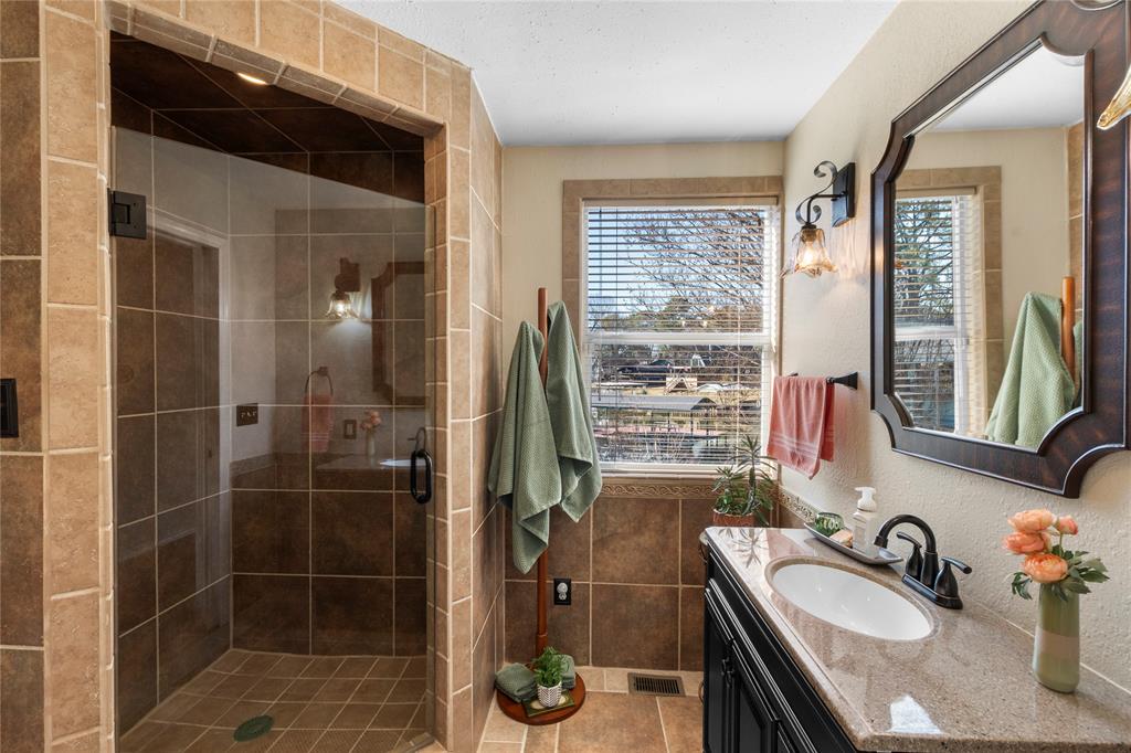 313 Sundown Trail Tool, TX 75143 - Photo 21 of 39 a bathroom with a sink a mirror and shower