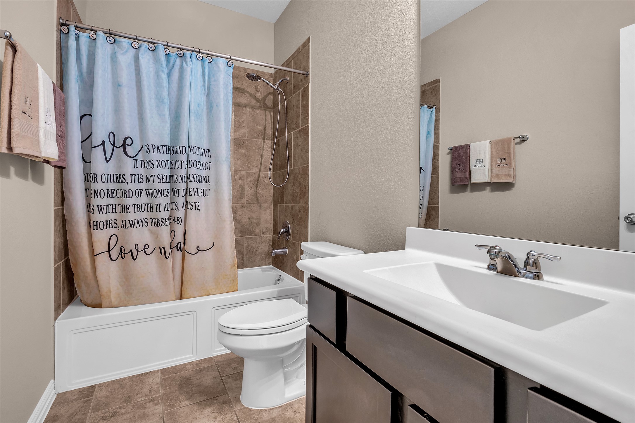 34 Sawbridge Circle Spring, TX 77389 - Photo 24 of 38 Private bath of the guest suite.