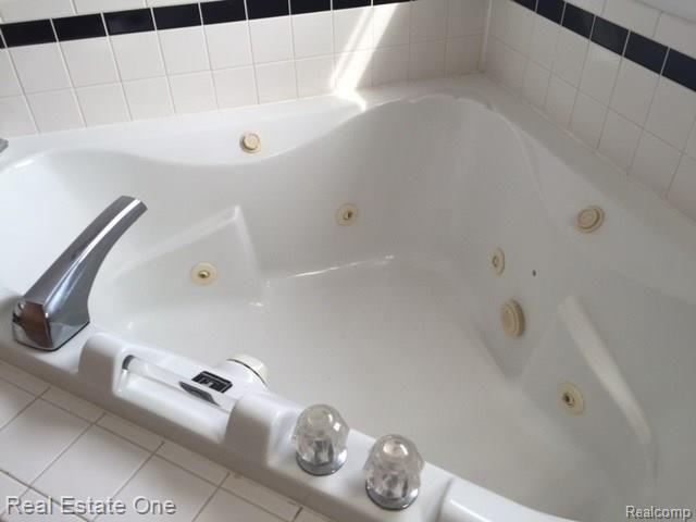 6070 Ormond Road White Lake, MI 48383 - Photo 21 of 36 MASTER JETTED TUB WITH CERAMIC SURROUND