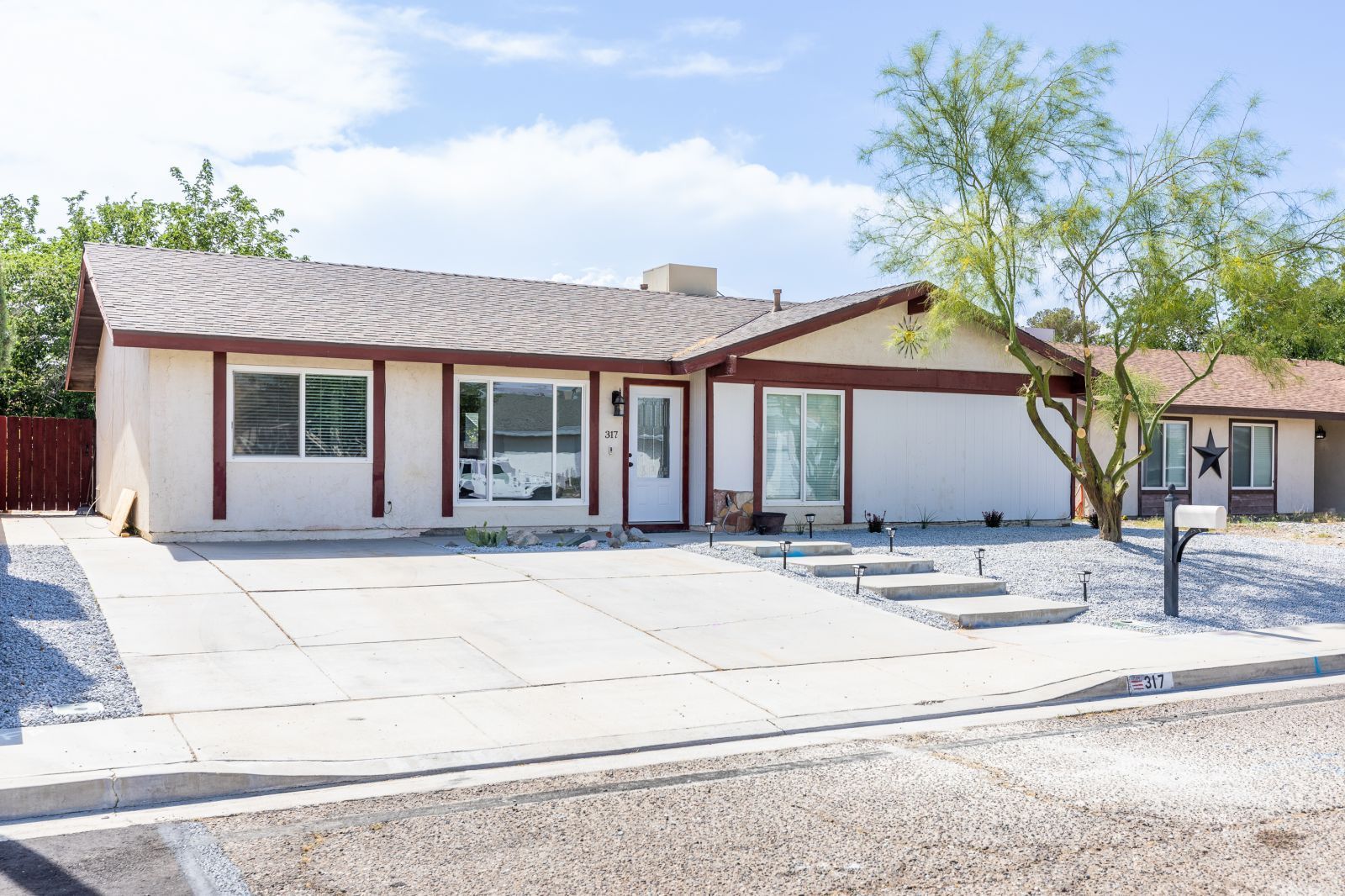 317 Mari Court Ridgecrest, CA 93555 - Photo 3 of 30