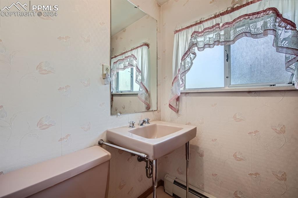 11330 Holmes Road Colorado Springs, CO 80908 - Photo 22 of 40 Bathroom