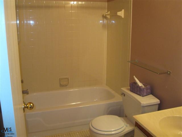 1516 Porter Circle Rochester, MI 48307 - Photo 12 of 16 31123663-11.JPG