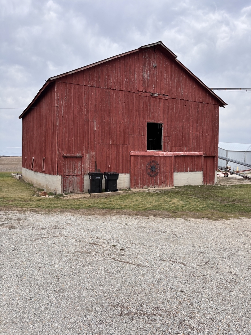 5429 Columbia Road Heyworth, IL 61745 - Photo 2 of 20
