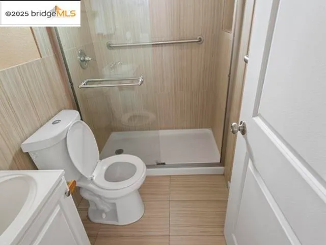 $2,299 | 5823 Eastlawn Street, Unit 5827, Oakland, CA 94621