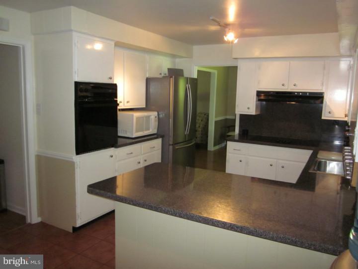 209 Pembroke Road Wallingford, PA 19086 - Photo 12 of 25 Kitchen