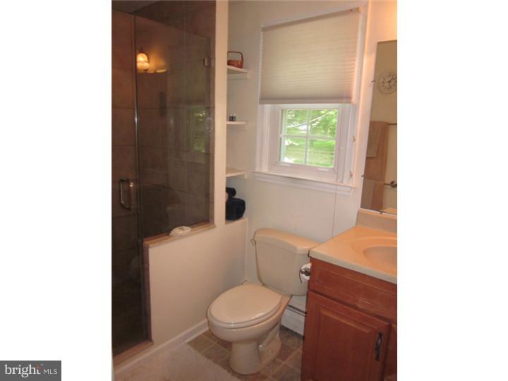 209 Pembroke Road Wallingford, PA 19086 - Photo 15 of 25 Master Bathroom