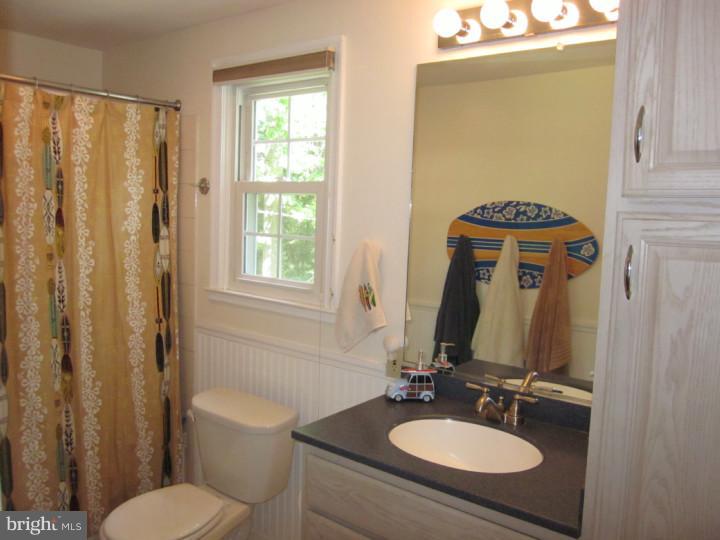 209 Pembroke Road Wallingford, PA 19086 - Photo 19 of 25 Bathroom