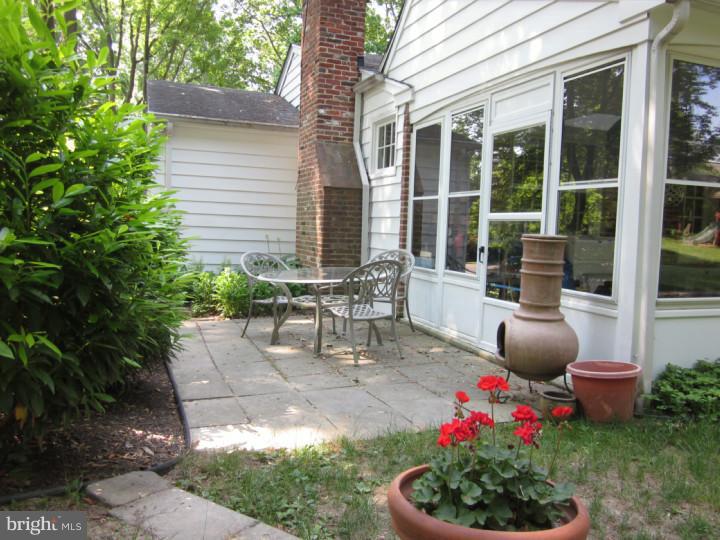 209 Pembroke Road Wallingford, PA 19086 - Photo 23 of 25 Patio