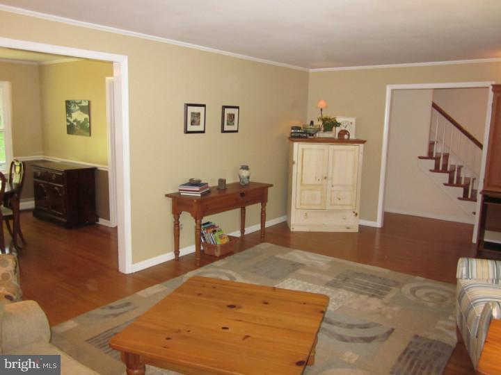 209 Pembroke Road Wallingford, PA 19086 - Photo 6 of 25 Living Room