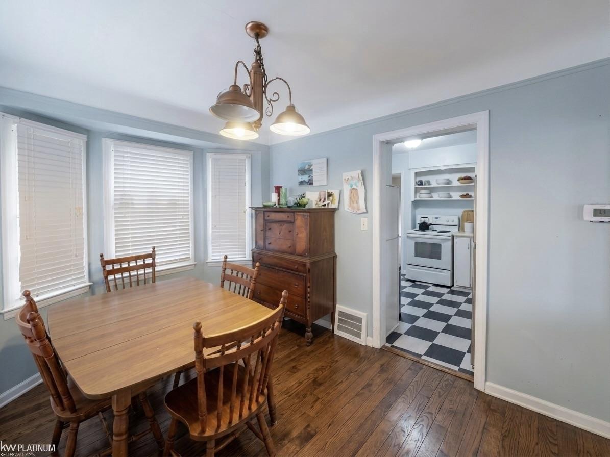 1120 Vernier Road Grosse Pointe Woods, MI 48236 - Photo 8 of 32