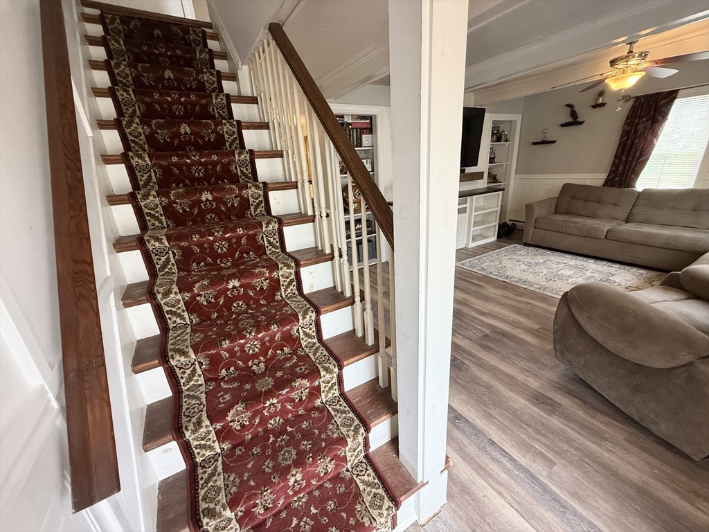59 Brookfield Road Sturbridge, MA 01518 - Photo 27 of 40 a view of entryway with wooden floor