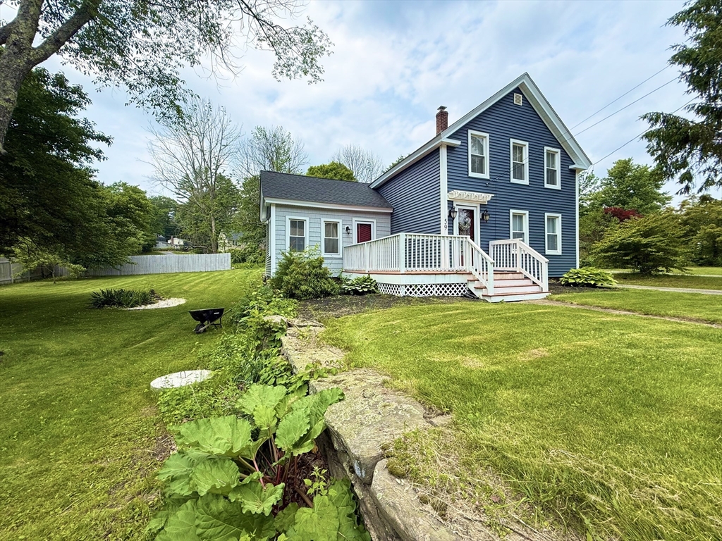59 Brookfield Road Sturbridge, MA 01518 - Photo 3 of 40 a front view of a house with garden