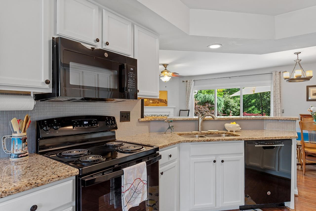 7819 Falcon Rest Circle, Unit END Raleigh, NC 27615 - Photo 19 of 38 Kitchen