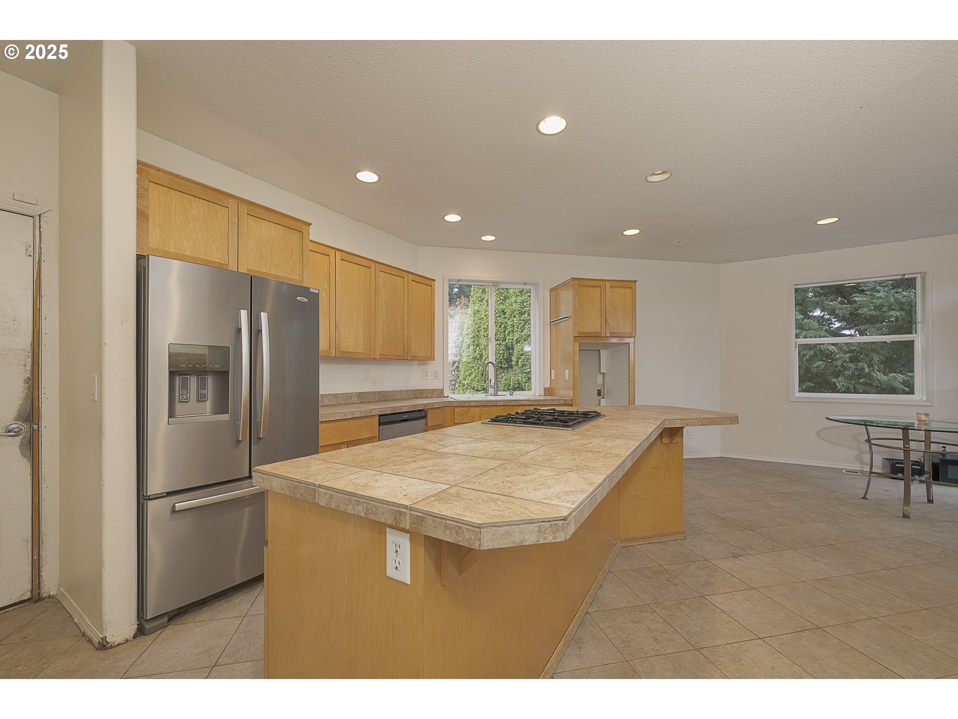 10479 Southwest Amanda Court Tigard, OR 97224 - Photo 11 of 38 Kitchen/Nook