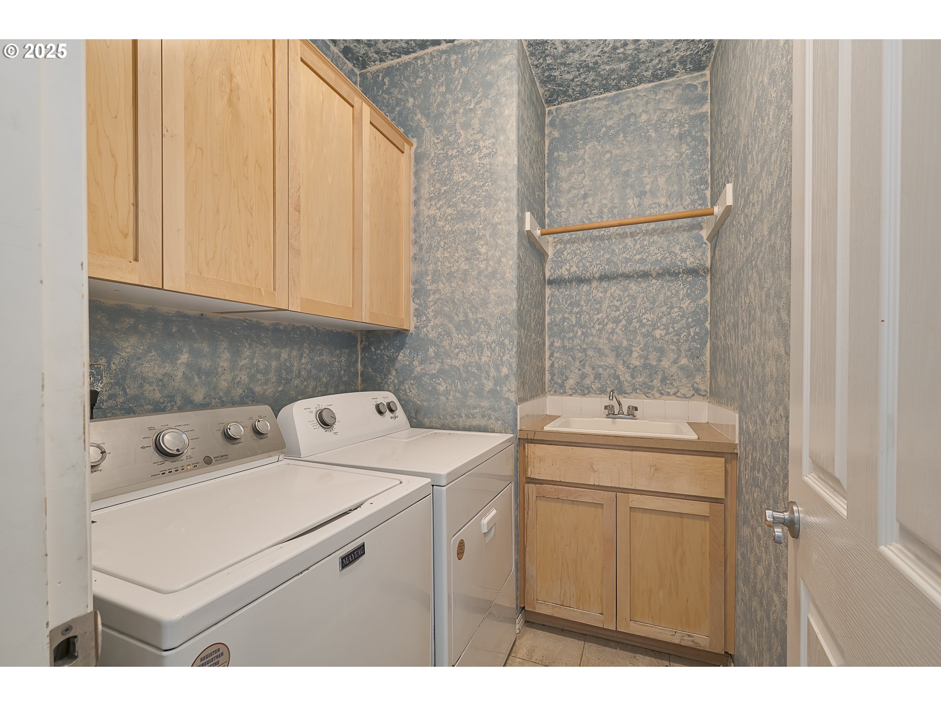 10479 Southwest Amanda Court Tigard, OR 97224 - Photo 15 of 38 Laundry