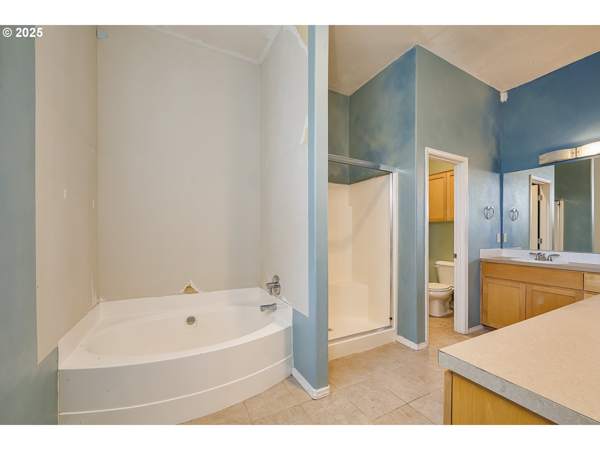 10479 Southwest Amanda Court Tigard, OR 97224 - Photo 18 of 38 Owner's Suite Bathroom