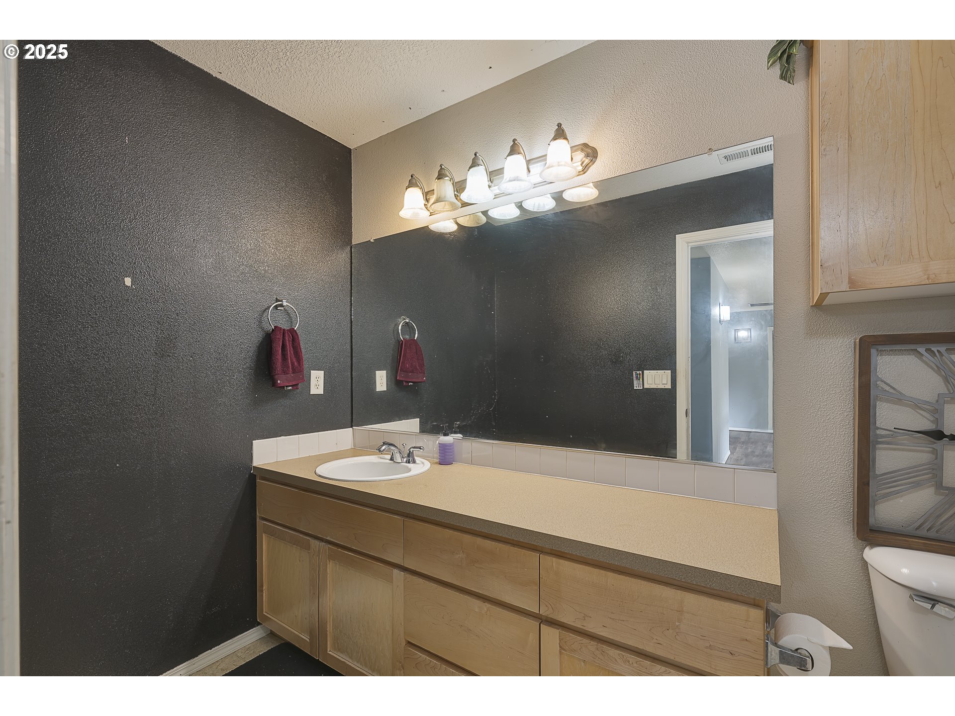 10479 Southwest Amanda Court Tigard, OR 97224 - Photo 23 of 38 Bathroom