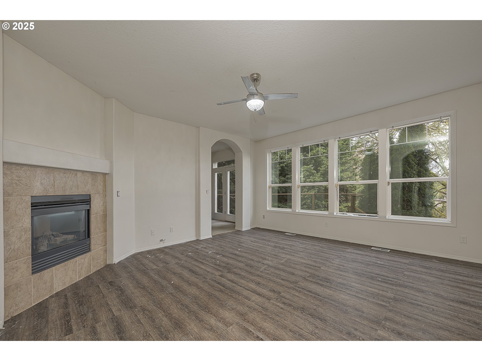 10479 Southwest Amanda Court Tigard, OR 97224 - Photo 8 of 38 Living Room