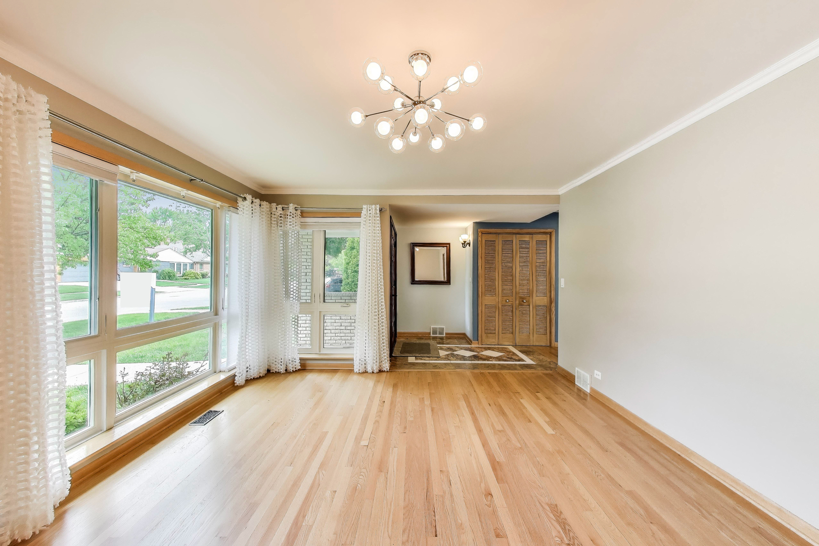 835 Tomawadee Drive Park Ridge, IL 60068 - Photo 5 of 36 Gallery Image 5