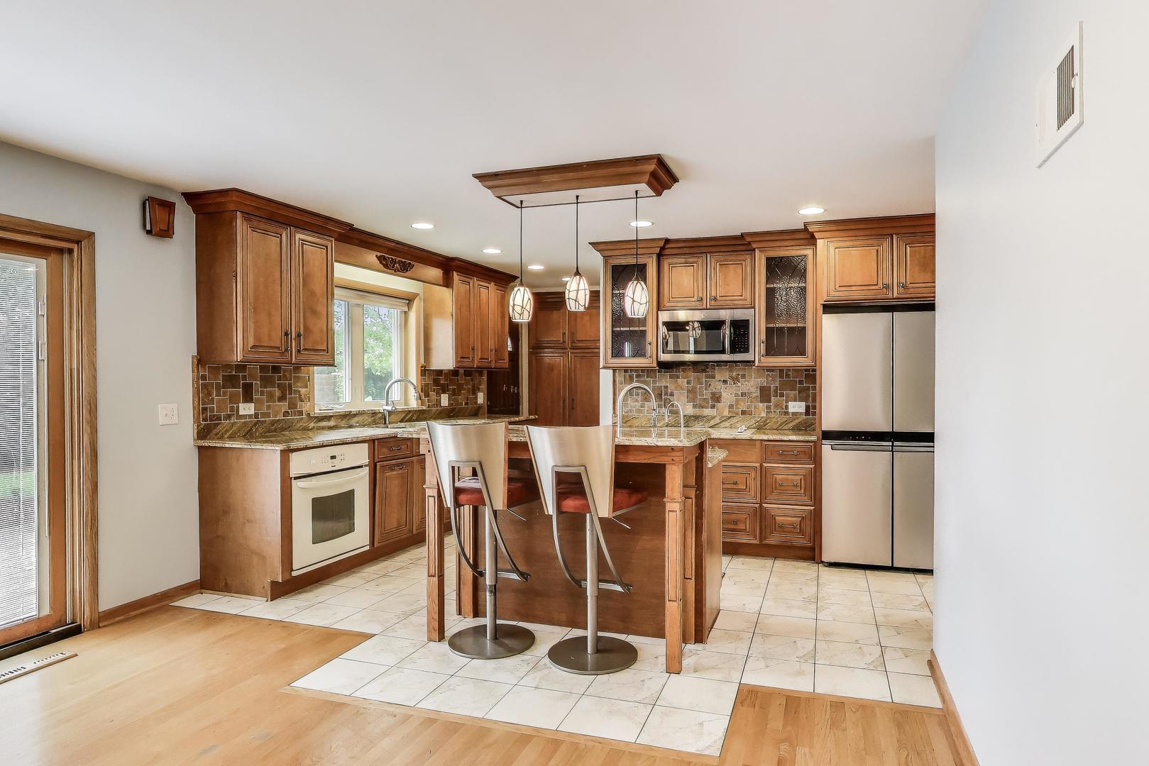 835 Tomawadee Drive Park Ridge, IL 60068 - Photo 10 of 36 Gallery Image 10