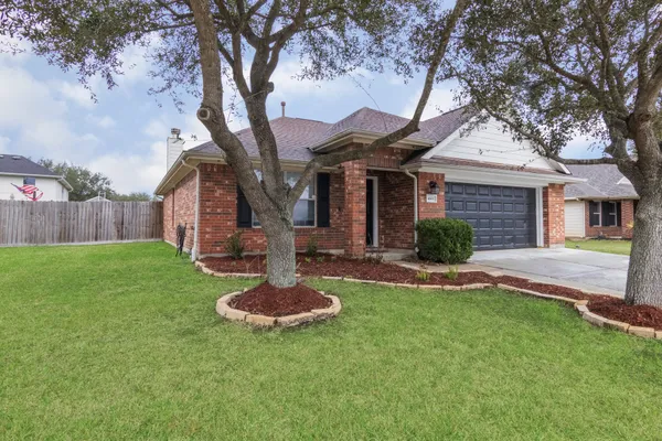 $2,150 | 4301 Twin Lakes Trail, Pearland, TX 77584