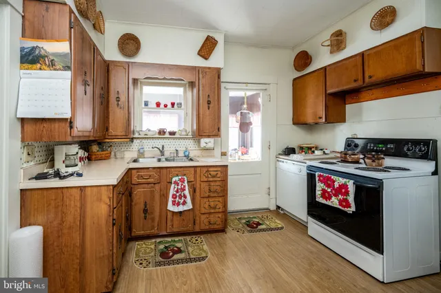 $185,000 | 729 East Oak Street, Oakland, MD 21550