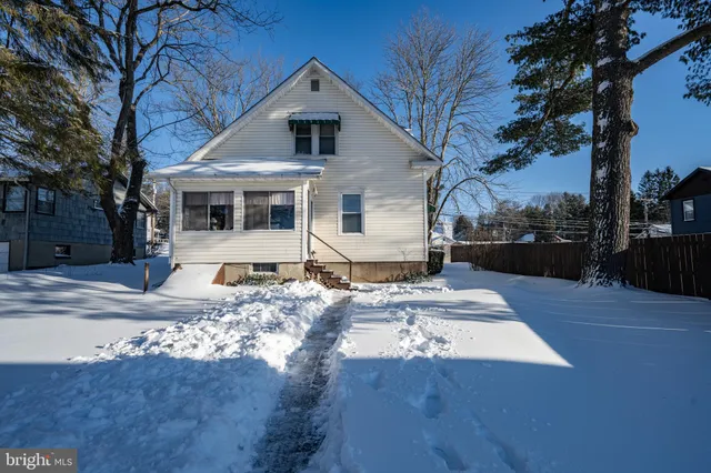 $185,000 | 729 East Oak Street, Oakland, MD 21550