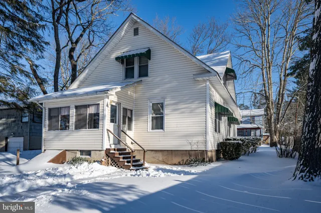 $185,000 | 729 East Oak Street, Oakland, MD 21550