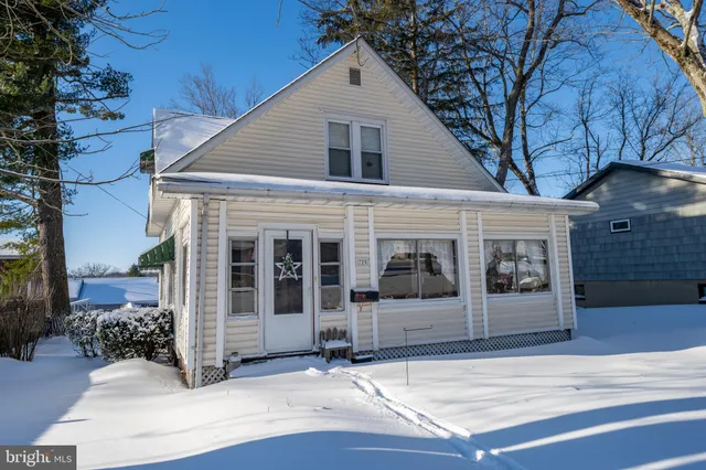 $185,000 | 729 East Oak Street, Oakland, MD 21550