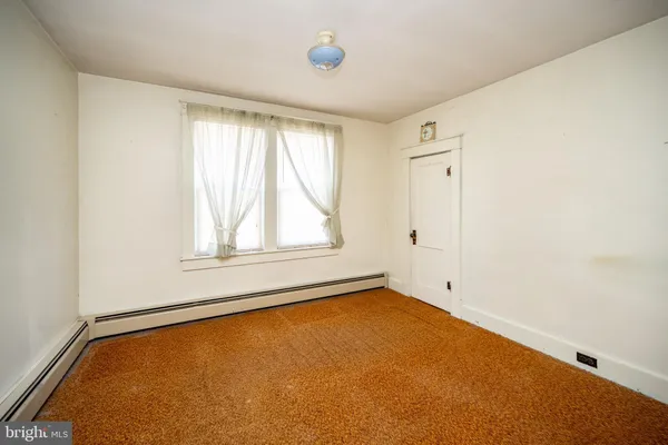 $185,000 | 729 East Oak Street, Oakland, MD 21550