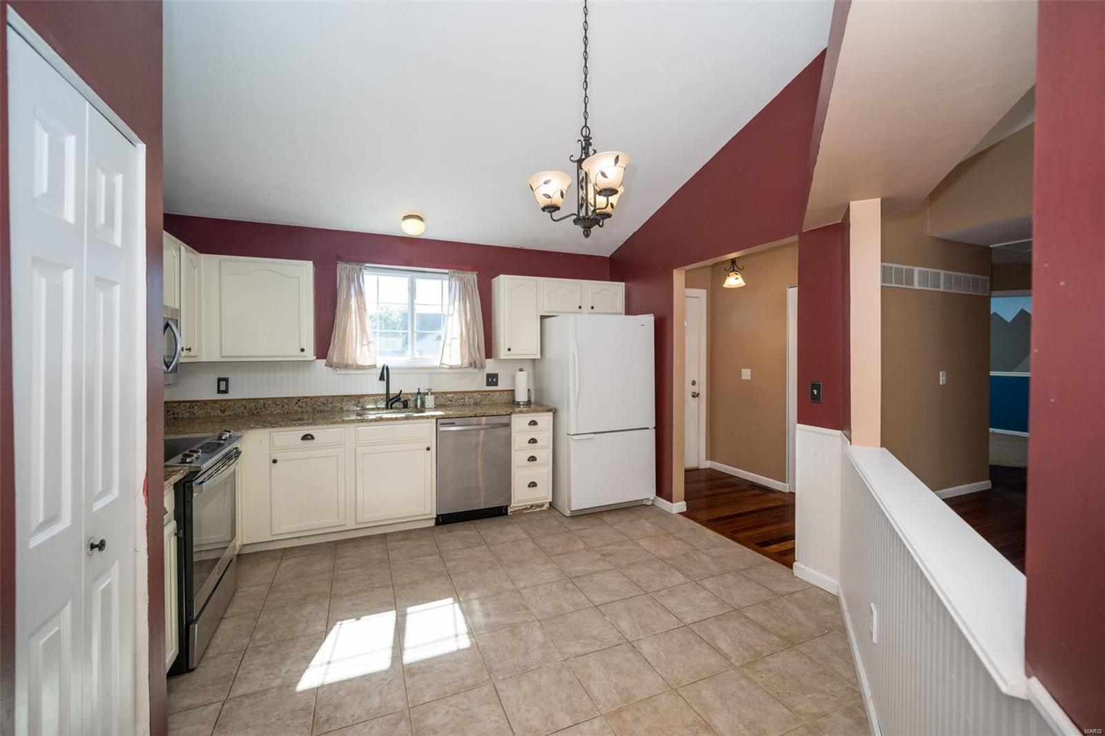 2 Whispering Ridge Court St. Peters, MO 63376 - Photo 6 of 23 Gallery Image 6