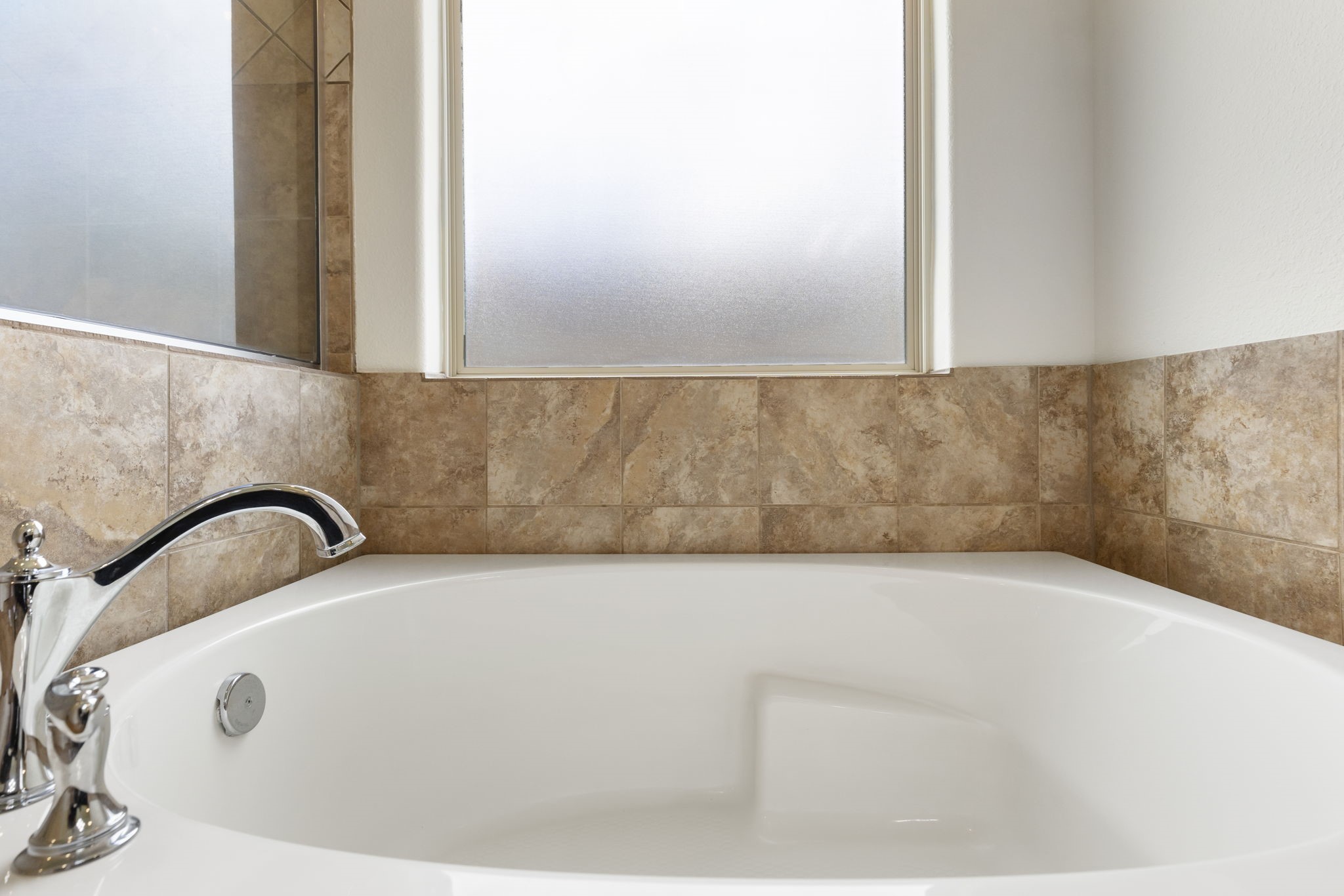 23911 Augusta Falls Lane Spring, TX 77389 - Photo 19 of 40 a picture of a bathtub in a bathroom