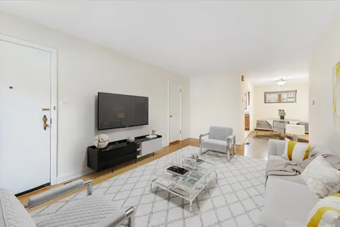 $199,000 | 1035 Randolph Street, Unit 1W, Oak Park, IL 60302