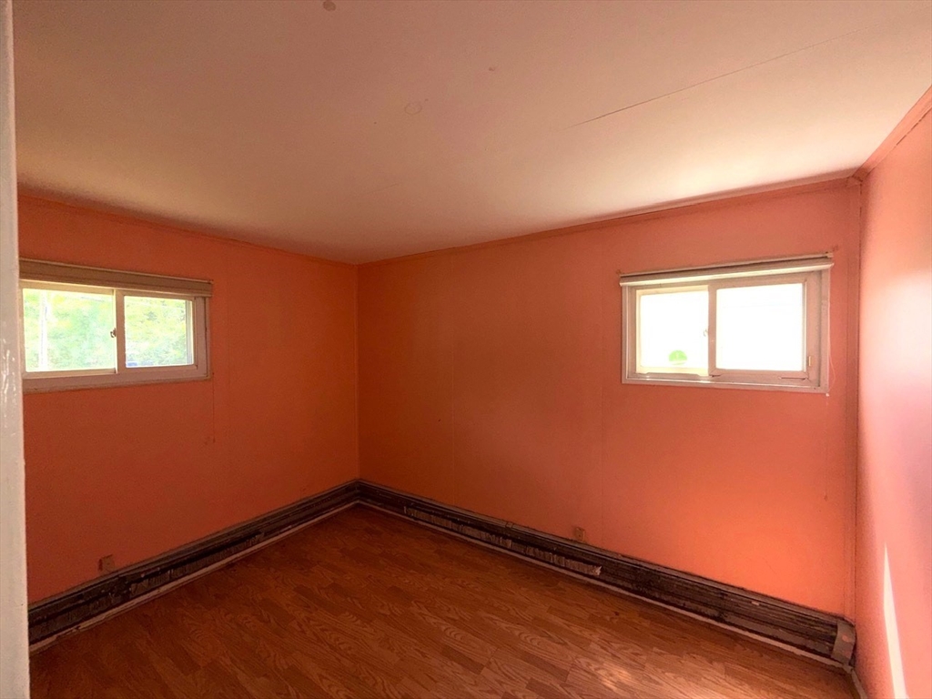 32 Crestmont Street Springfield, MA 01108 - Photo 14 of 34