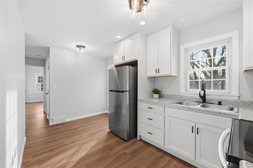 76 Valleyview Drive Ambridge, PA 15003 - Photo 10 of 44