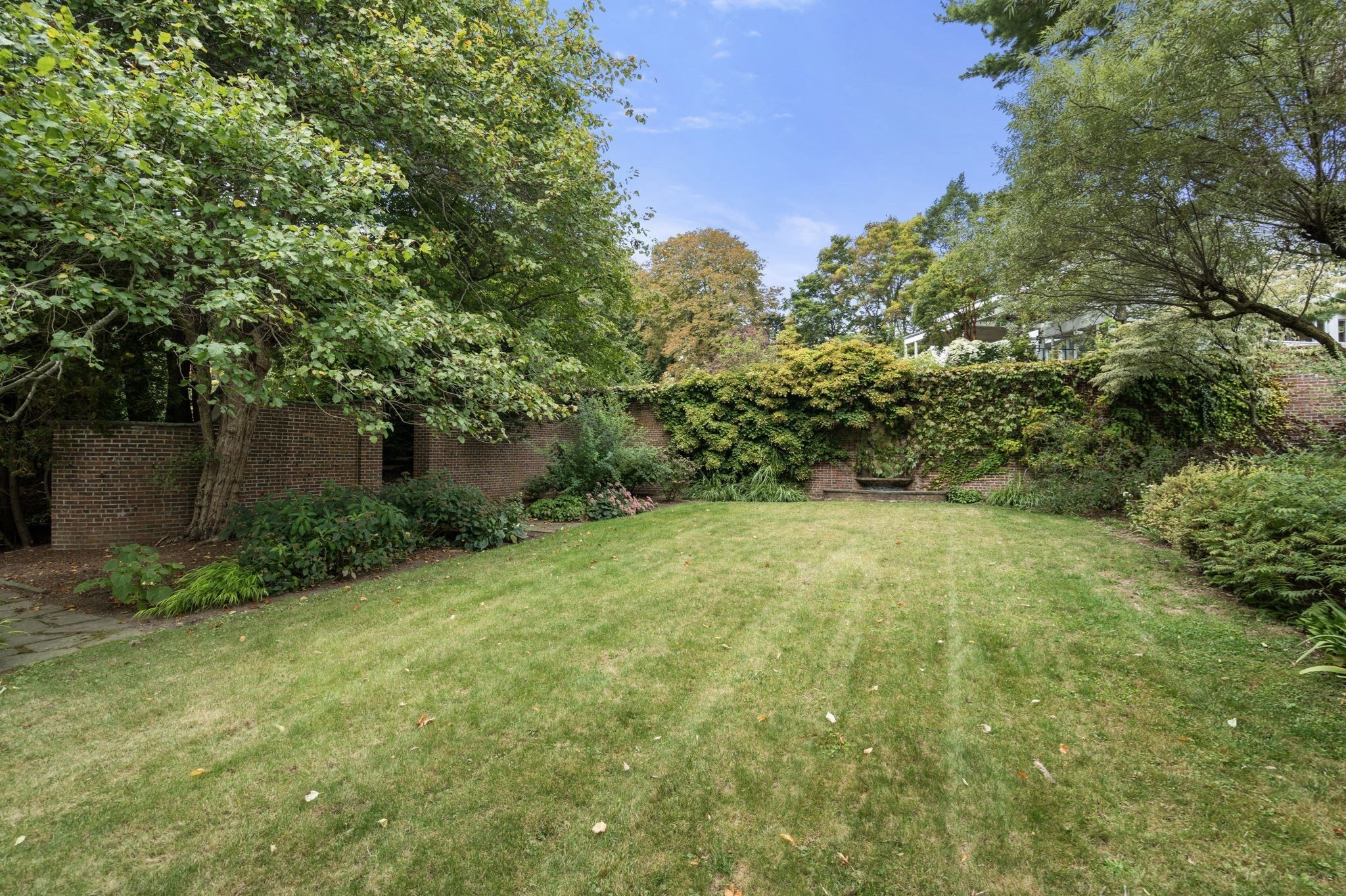 24 Essex Road Newton, MA 02467 - Photo 5 of 7 Gallery Image 5