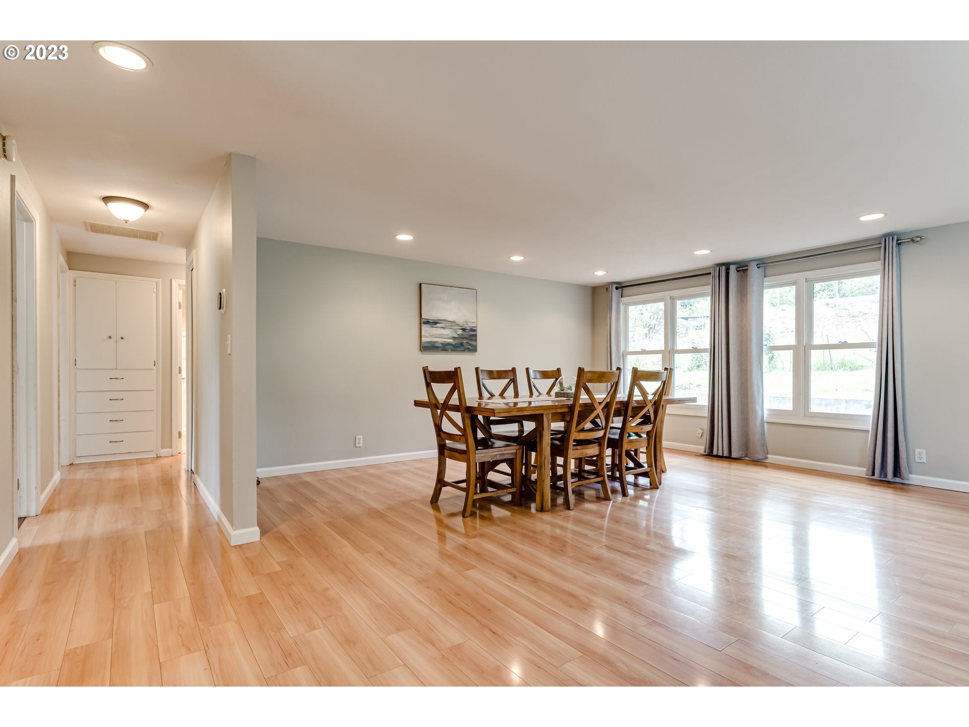 6973 Glacier Drive Springfield, OR 97478 - Photo 12 of 34 a dining room with furniture and wooden floor