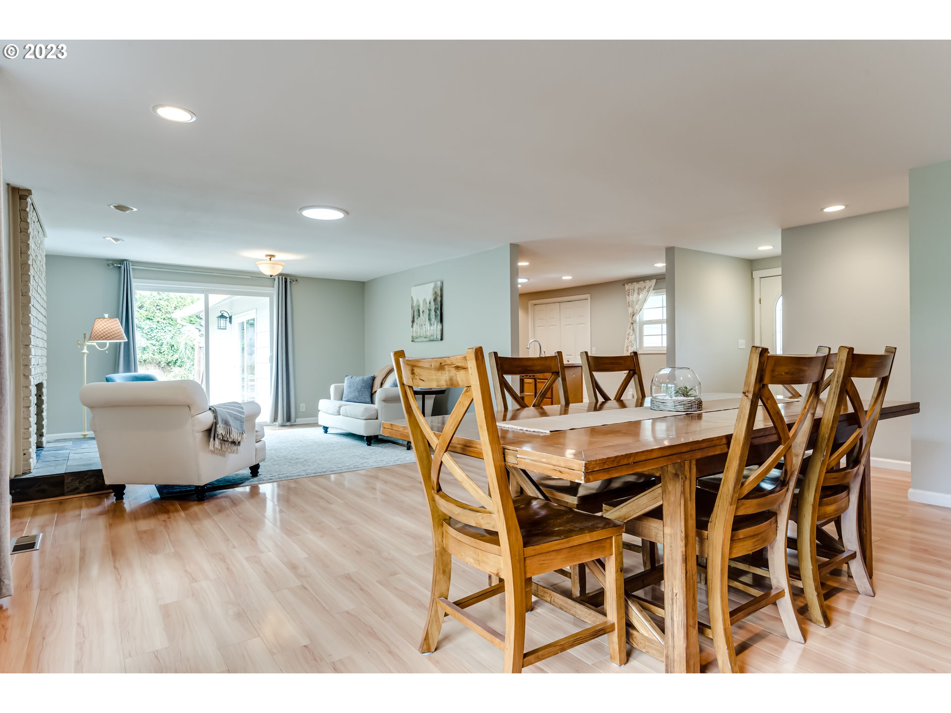 6973 Glacier Drive Springfield, OR 97478 - Photo 14 of 34 a view of a dining room with furniture and wooden floor